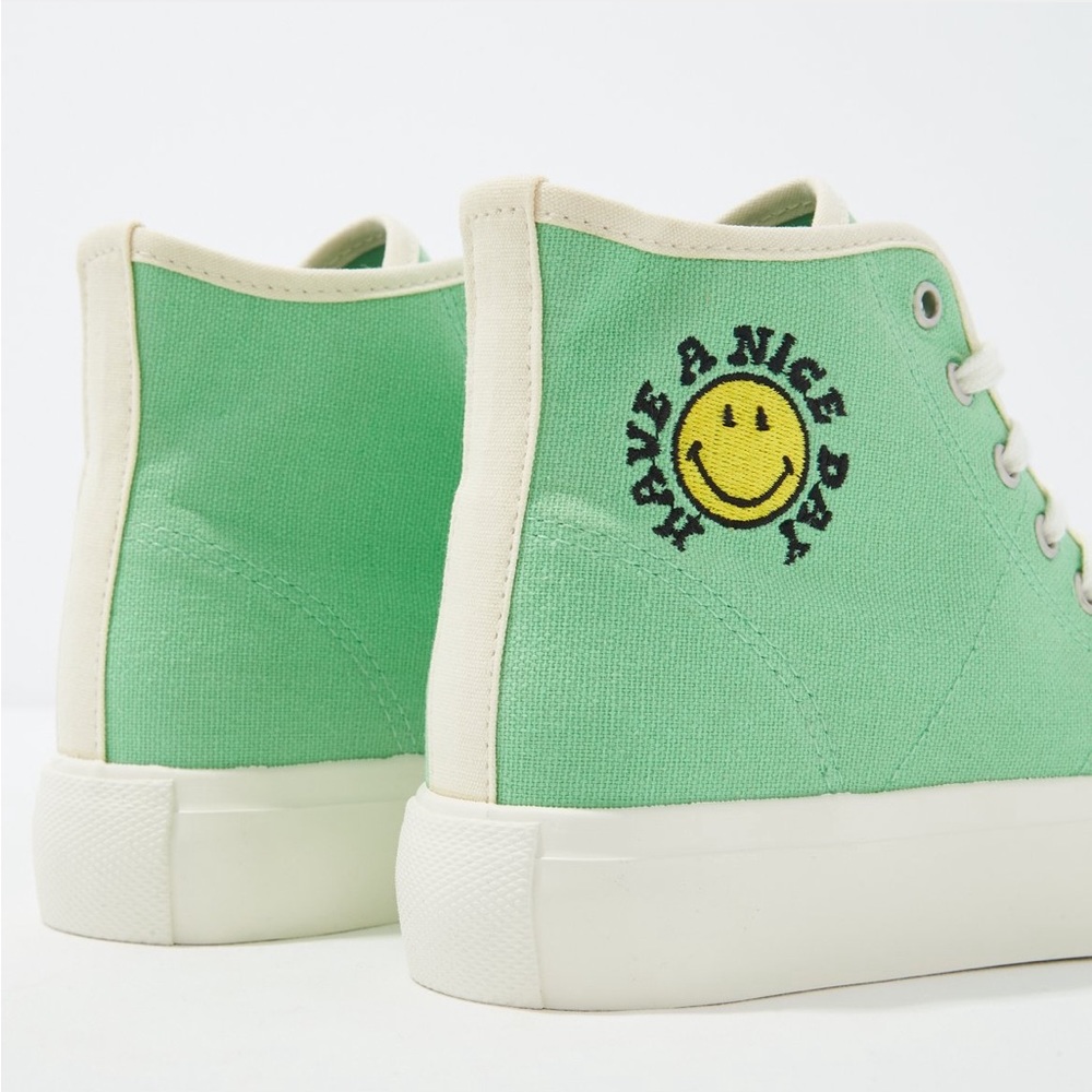 AE Platform Sneaker - Picture 2 of 4